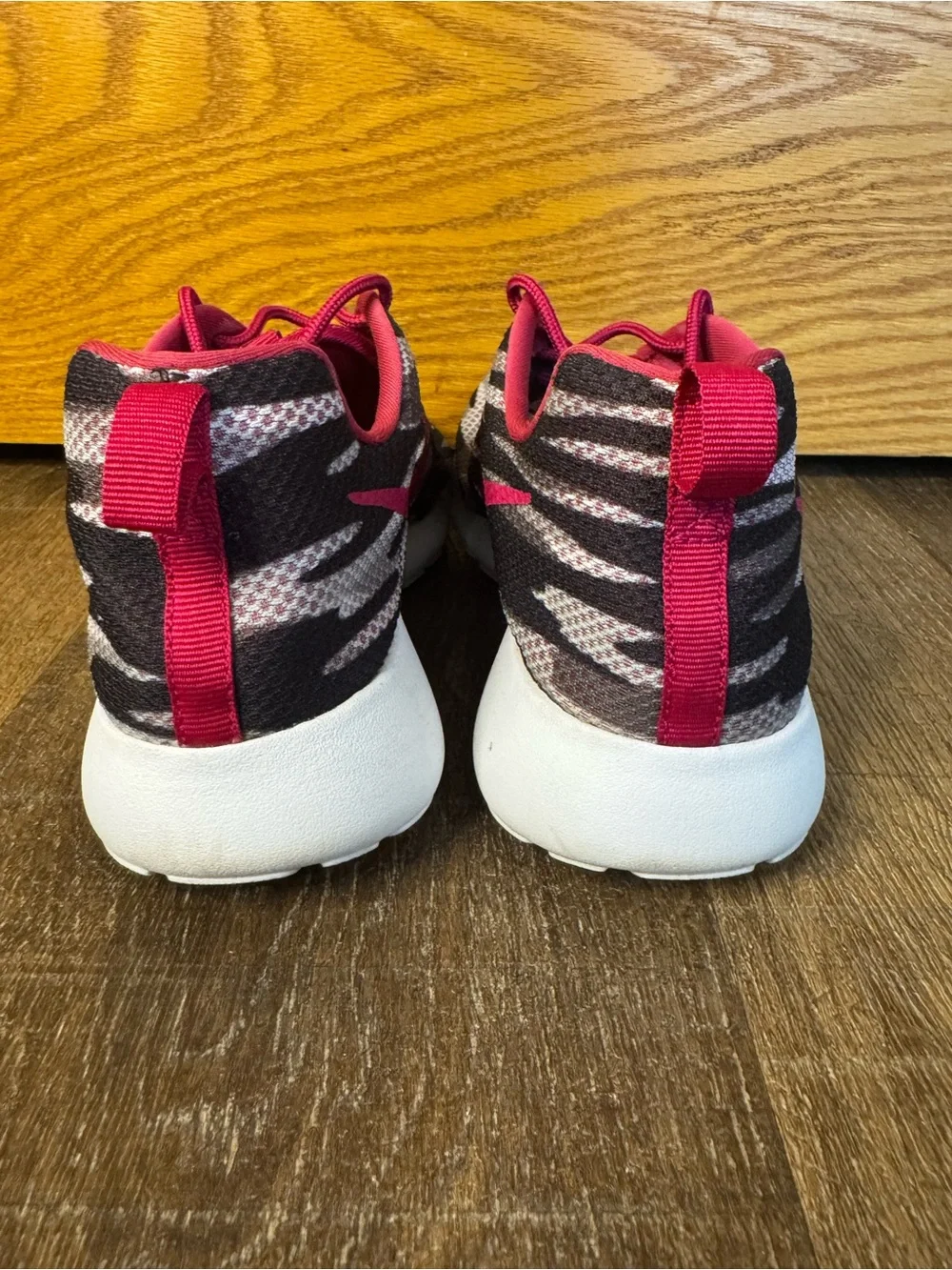 Nike Youth Size 6Y Roshe Run Tiger Camo Pink Black Sneakers GS Big Kid Girls